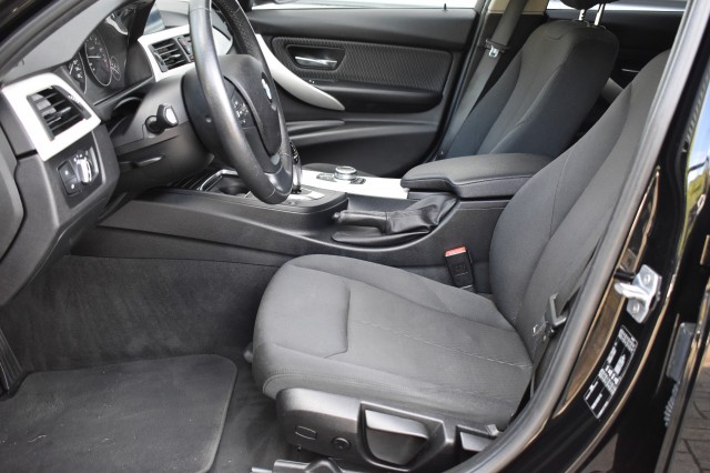 BMW 3-SERIE 330I AUT. TOURING LUXURY EDITION / LED PAKKET / EL. A-KLEP / EL. TREKH., Grouwstra Auto`s, Deventer