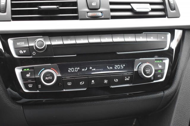 BMW 3-SERIE 330I AUT. TOURING LUXURY EDITION / LED PAKKET / EL. A-KLEP / EL. TREKH., Grouwstra Auto`s, Deventer