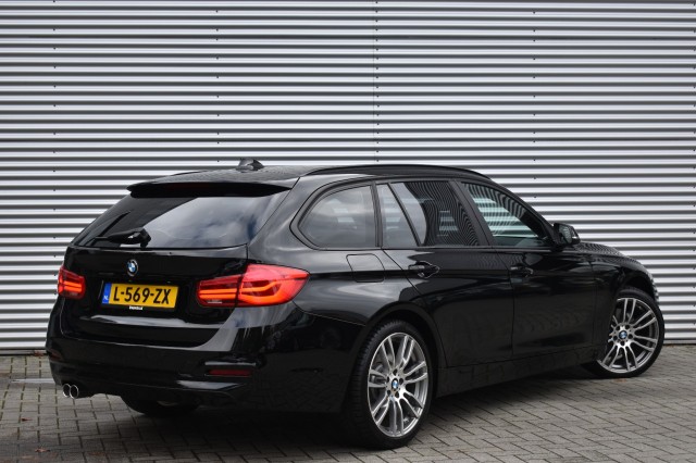 BMW 3-SERIE 330I AUT. TOURING LUXURY EDITION / LED PAKKET / EL. A-KLEP / EL. TREKH., Grouwstra Auto`s, Deventer