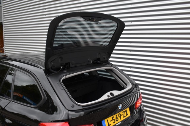 BMW 3-SERIE 330I AUT. TOURING LUXURY EDITION / LED PAKKET / EL. A-KLEP / EL. TREKH., Grouwstra Auto`s, Deventer