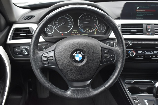BMW 3-SERIE 330I AUT. TOURING LUXURY EDITION / LED PAKKET / EL. A-KLEP / EL. TREKH., Grouwstra Auto`s, Deventer
