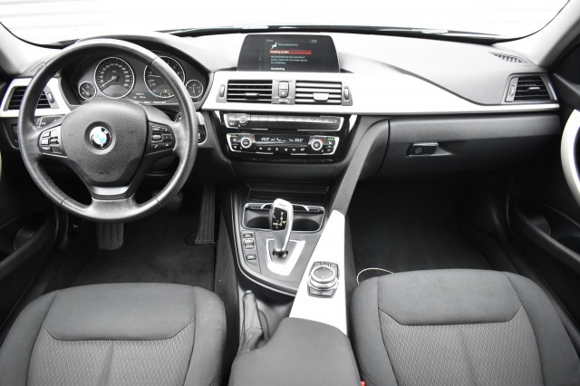 BMW 3-SERIE 330I AUT. TOURING LUXURY EDITION / LED PAKKET / EL. A-KLEP / EL. TREKH., Grouwstra Auto`s, Deventer