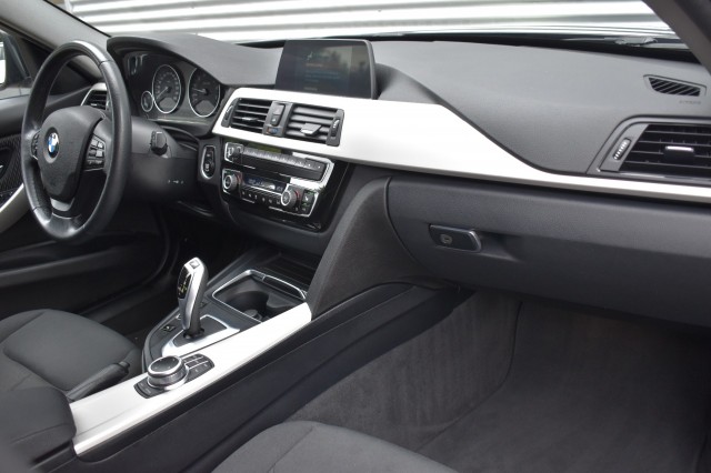 BMW 3-SERIE 330I AUT. TOURING LUXURY EDITION / LED PAKKET / EL. A-KLEP / EL. TREKH., Grouwstra Auto`s, Deventer