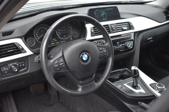 BMW 3-SERIE 330I AUT. TOURING LUXURY EDITION / LED PAKKET / EL. A-KLEP / EL. TREKH., Grouwstra Auto`s, Deventer