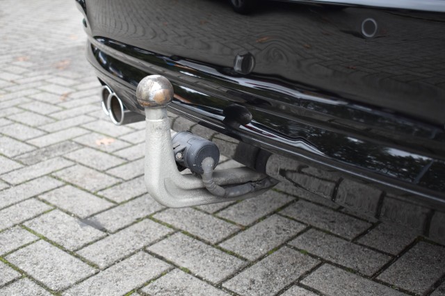 BMW 3-SERIE 330I AUT. TOURING LUXURY EDITION / LED PAKKET / EL. A-KLEP / EL. TREKH., Grouwstra Auto`s, Deventer