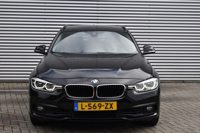 BMW 3-SERIE 330I AUT. TOURING LUXURY EDITION / LED PAKKET / EL. A-KLEP / EL. TREKH., Grouwstra Auto`s, Deventer