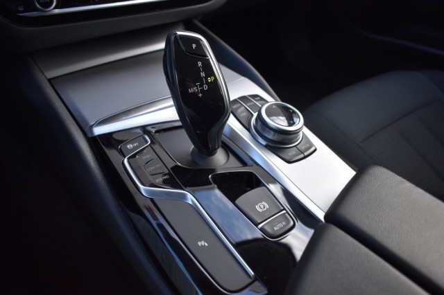 BMW 5-SERIE TOURING 530I EXECUTIVE / El. A-KLEP / PDC V+A / 18 LM. VELGEN, Grouwstra Auto`s, Deventer