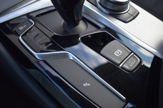 BMW 5-SERIE TOURING 530I EXECUTIVE / El. A-KLEP / PDC V+A / 18 LM. VELGEN, Grouwstra Auto`s, Deventer