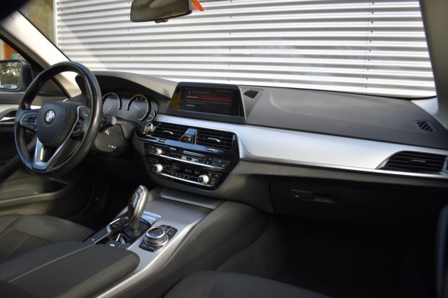 BMW 5-SERIE TOURING 530I EXECUTIVE / El. A-KLEP / PDC V+A / 18 LM. VELGEN, Grouwstra Auto`s, Deventer