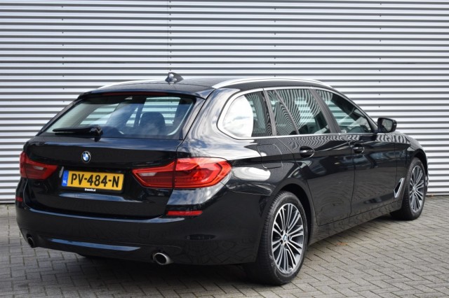 BMW 5-SERIE TOURING 530I EXECUTIVE / El. A-KLEP / PDC V+A / 18 LM. VELGEN, Grouwstra Auto`s, Deventer