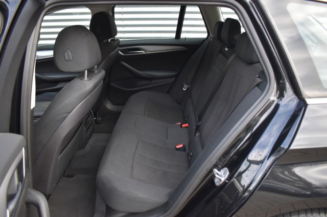 BMW 5-SERIE TOURING 530I EXECUTIVE / El. A-KLEP / PDC V+A / 18 LM. VELGEN, Grouwstra Auto`s, Deventer