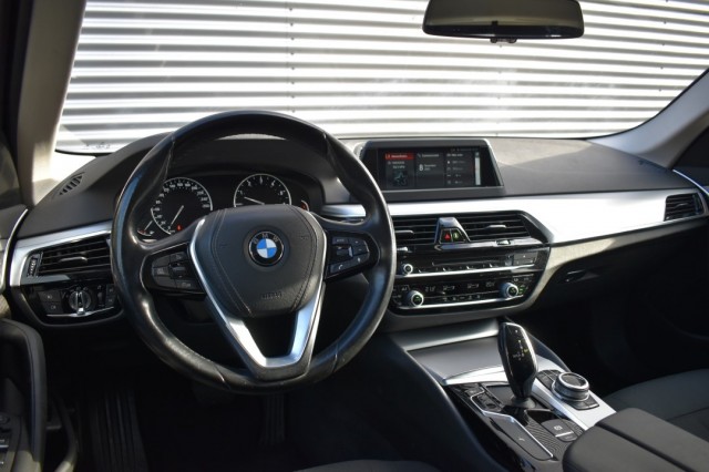 BMW 5-SERIE TOURING 530I EXECUTIVE / El. A-KLEP / PDC V+A / 18 LM. VELGEN, Grouwstra Auto`s, Deventer