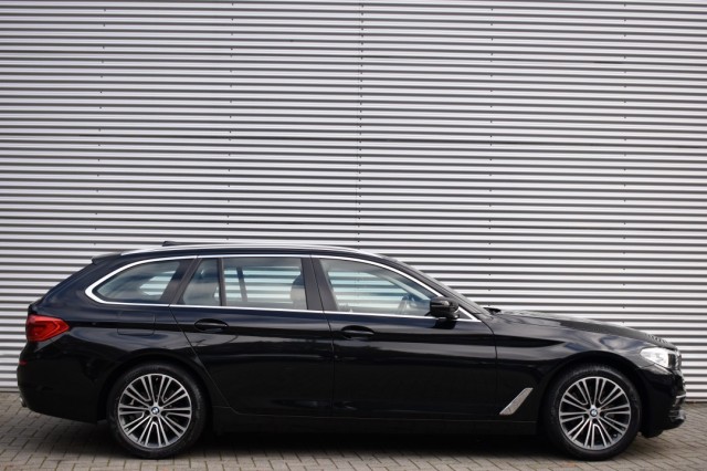 BMW 5-SERIE TOURING 530I EXECUTIVE / El. A-KLEP / PDC V+A / 18 LM. VELGEN, Grouwstra Auto`s, Deventer