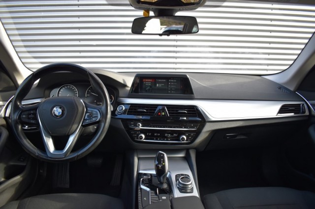 BMW 5-SERIE TOURING 530I EXECUTIVE / El. A-KLEP / PDC V+A / 18 LM. VELGEN, Grouwstra Auto`s, Deventer