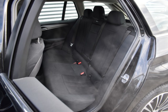 BMW 5-SERIE TOURING 530I EXECUTIVE / El. A-KLEP / PDC V+A / 18 LM. VELGEN, Grouwstra Auto`s, Deventer