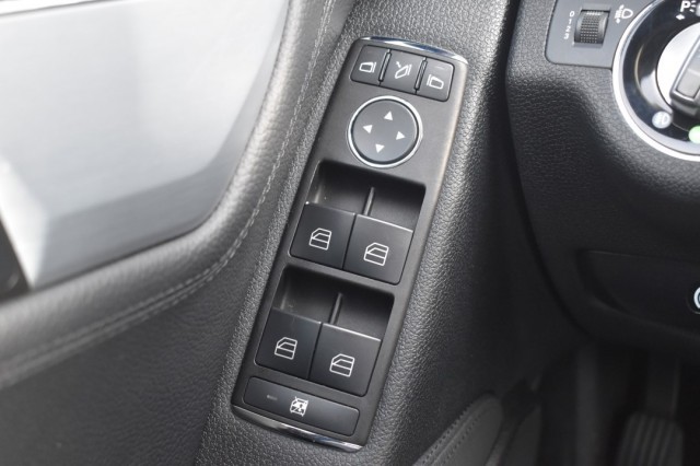 MERCEDES-BENZ C-KLASSE 180 AUT. KOMPRESSOR / LEDER / SCHUIF/KANTELDAK / PDC V+A, Grouwstra Auto`s, Deventer