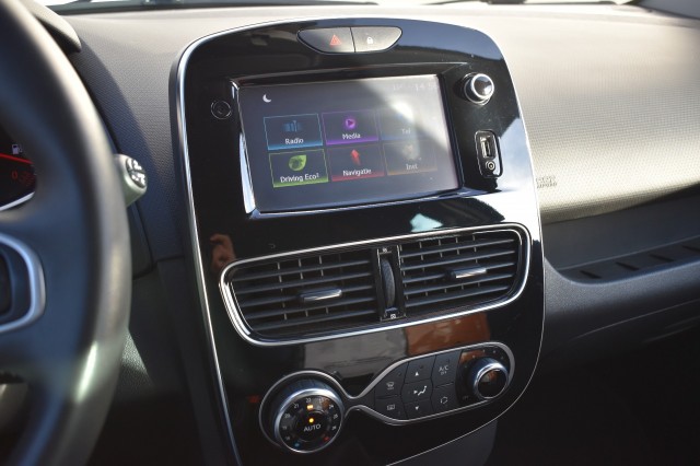 RENAULT CLIO 0.9 TCE 5DRS. LIMITED / NAVI / ECC / PDC / TREKHAAK, Grouwstra Auto`s, Deventer