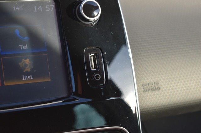 RENAULT CLIO 0.9 TCE 5DRS. LIMITED / NAVI / ECC / PDC / TREKHAAK, Grouwstra Auto`s, Deventer