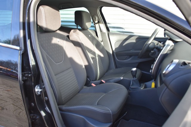 RENAULT CLIO 0.9 TCE 5DRS. LIMITED / NAVI / ECC / PDC / TREKHAAK, Grouwstra Auto`s, Deventer