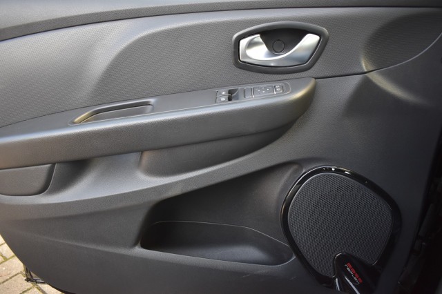 RENAULT CLIO 0.9 TCE 5DRS. LIMITED / NAVI / ECC / PDC / TREKHAAK, Grouwstra Auto`s, Deventer