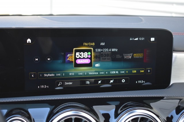 MERCEDES-BENZ CLA-KLASSE 180 BNS SOLUTION AMG / P.DAK / P.CAMERA / LED PAKKET, Grouwstra Auto`s, Deventer