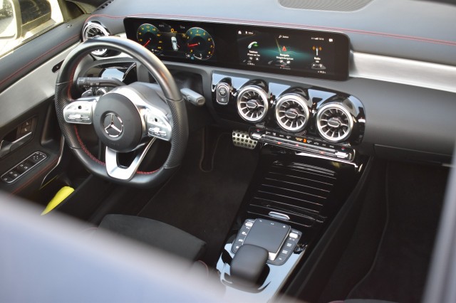 MERCEDES-BENZ CLA-KLASSE 180 BNS SOLUTION AMG / P.DAK / P.CAMERA / LED PAKKET, Grouwstra Auto`s, Deventer