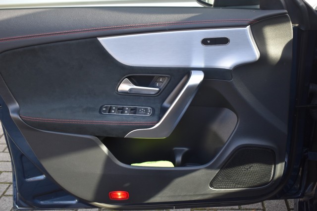 MERCEDES-BENZ CLA-KLASSE 180 BNS SOLUTION AMG / P.DAK / P.CAMERA / LED PAKKET, Grouwstra Auto`s, Deventer