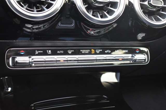 MERCEDES-BENZ CLA-KLASSE 180 BNS SOLUTION AMG / P.DAK / P.CAMERA / LED PAKKET, Grouwstra Auto`s, Deventer