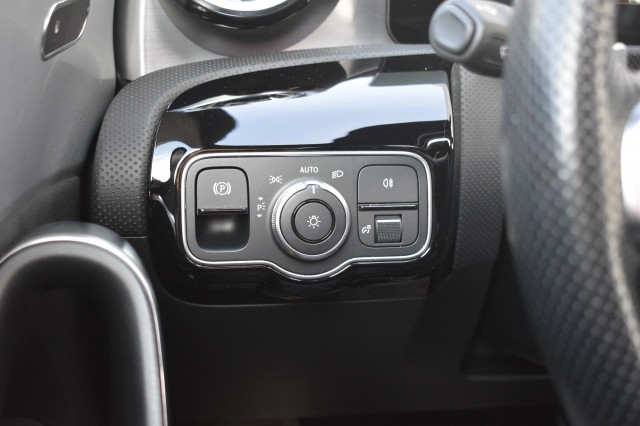 MERCEDES-BENZ CLA-KLASSE 180 BNS SOLUTION AMG / P.DAK / P.CAMERA / LED PAKKET, Grouwstra Auto`s, Deventer