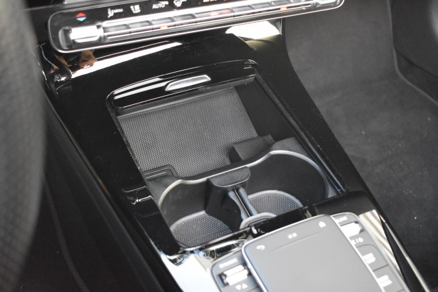 MERCEDES-BENZ CLA-KLASSE 180 BNS SOLUTION AMG / P.DAK / P.CAMERA / LED PAKKET, Grouwstra Auto`s, Deventer