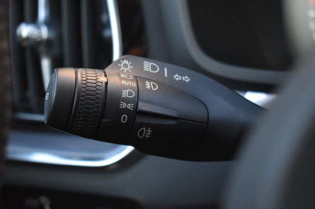 VOLVO V60 2.0 B3 ADVANTAGE / LEDER / EL. TREKH./ STOEL+STUUR+VOORRUIT VERW., Grouwstra Auto`s, Deventer