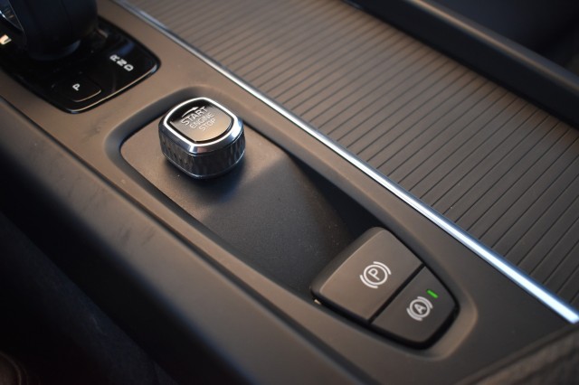 VOLVO V60 2.0 B3 ADVANTAGE / LEDER / EL. TREKH./ STOEL+STUUR+VOORRUIT VERW., Grouwstra Auto`s, Deventer