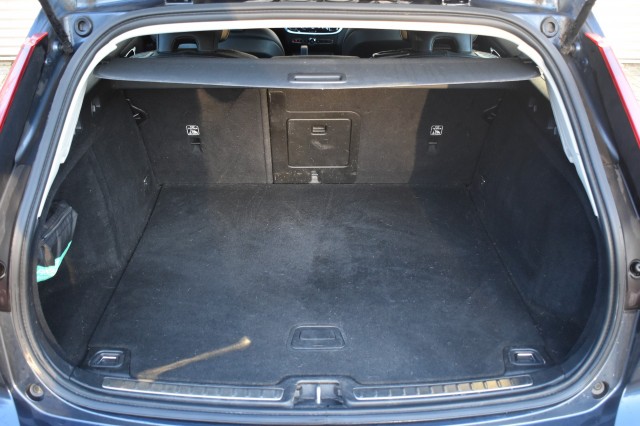 VOLVO V60 2.0 B3 ADVANTAGE / LEDER / EL. TREKH./ STOEL+STUUR+VOORRUIT VERW., Grouwstra Auto`s, Deventer