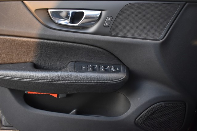 VOLVO V60 2.0 B3 ADVANTAGE / LEDER / EL. TREKH./ STOEL+STUUR+VOORRUIT VERW., Grouwstra Auto`s, Deventer