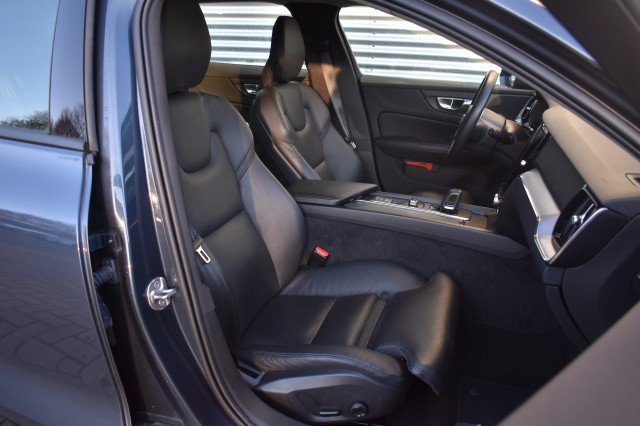 VOLVO V60 2.0 B3 ADVANTAGE / LEDER / EL. TREKH./ STOEL+STUUR+VOORRUIT VERW., Grouwstra Auto`s, Deventer