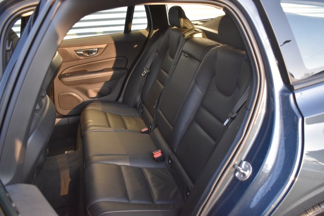 VOLVO V60 2.0 B3 ADVANTAGE / LEDER / EL. TREKH./ STOEL+STUUR+VOORRUIT VERW., Grouwstra Auto`s, Deventer