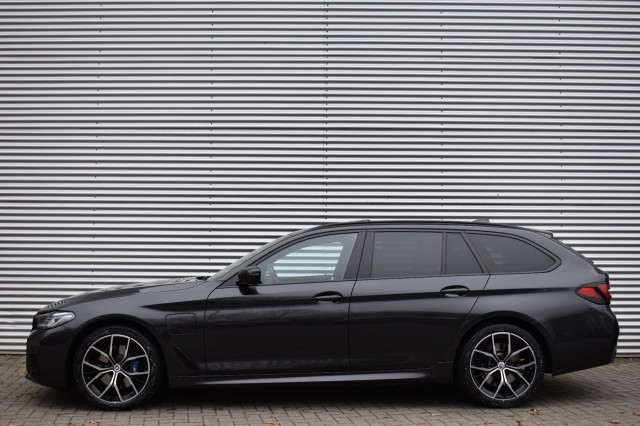 BMW 5-SERIE 530e XDRIVE M-SPORT / COMFORT ZETELS / HEAD UP / ADAP. CRUISE, Grouwstra Auto`s, Deventer