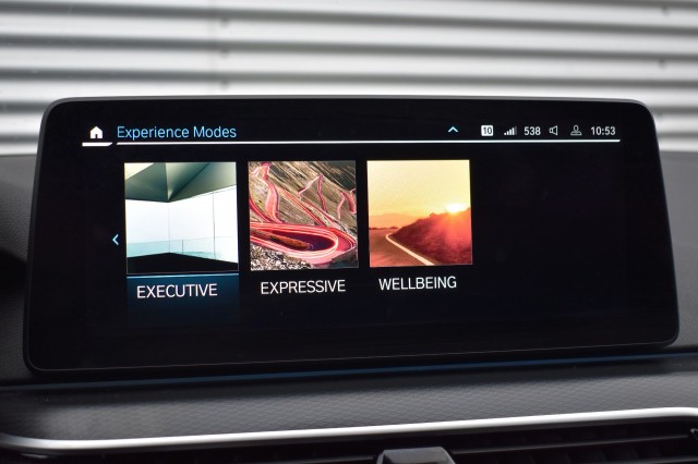 BMW 5-SERIE 530e XDRIVE M-SPORT / COMFORT ZETELS / HEAD UP / ADAP. CRUISE, Grouwstra Auto`s, Deventer