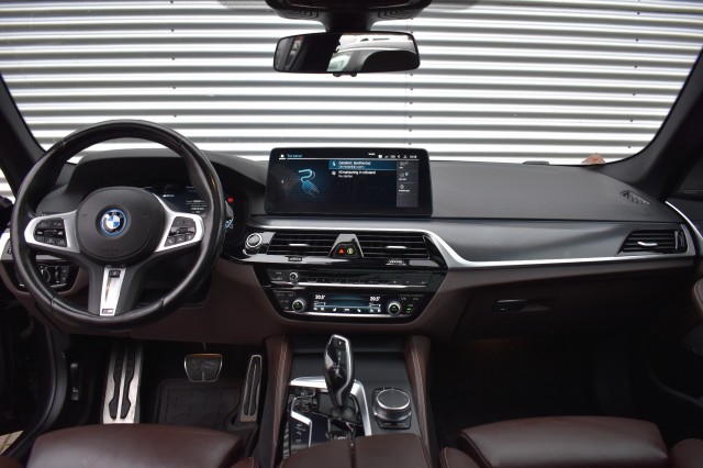 BMW 5-SERIE 530e XDRIVE M-SPORT / COMFORT ZETELS / HEAD UP / ADAP. CRUISE, Grouwstra Auto`s, Deventer