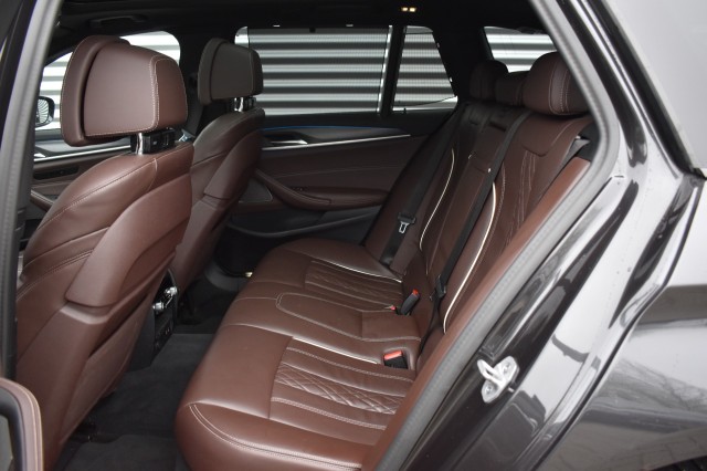 BMW 5-SERIE 530e XDRIVE M-SPORT / COMFORT ZETELS / HEAD UP / ADAP. CRUISE, Grouwstra Auto`s, Deventer