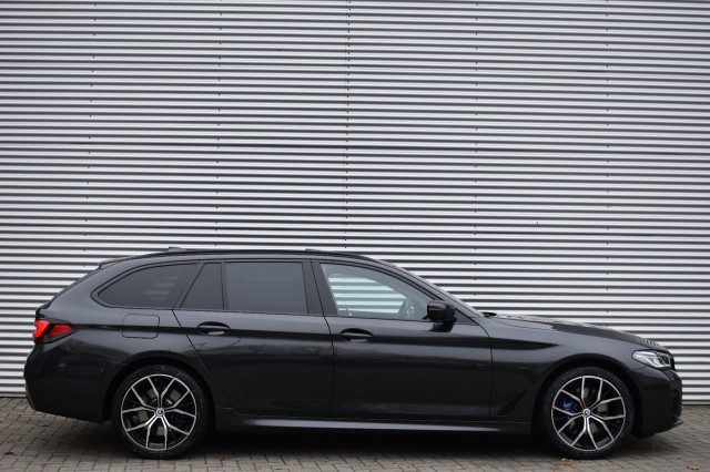 BMW 5-SERIE 530e XDRIVE M-SPORT / COMFORT ZETELS / HEAD UP / ADAP. CRUISE, Grouwstra Auto`s, Deventer