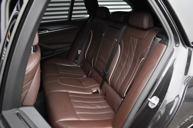 BMW 5-SERIE 530e XDRIVE M-SPORT / COMFORT ZETELS / HEAD UP / ADAP. CRUISE, Grouwstra Auto`s, Deventer