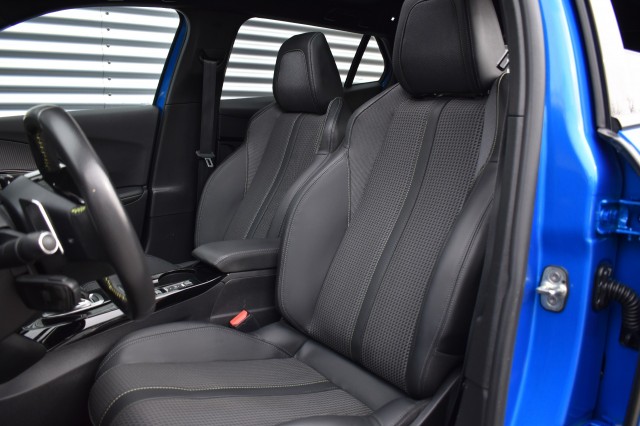 PEUGEOT 2008 1.2 AUT. PT GT / ADAP. CRUISE / P.DAK / AFN. HAAK., Grouwstra Auto`s, Deventer