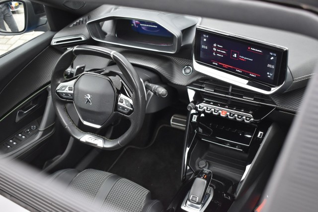 PEUGEOT 2008 1.2 AUT. PT GT / ADAP. CRUISE / P.DAK / AFN. HAAK., Grouwstra Auto`s, Deventer