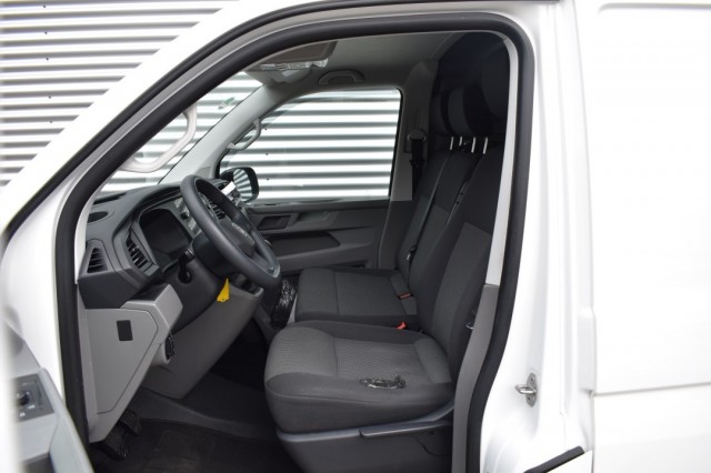 VOLKSWAGEN TRANSPORTER 2.0 TDI L2H1 / APP CONNECT / SIDE BARS / MAGAZIJN INRICHTING, Grouwstra Auto`s, Deventer