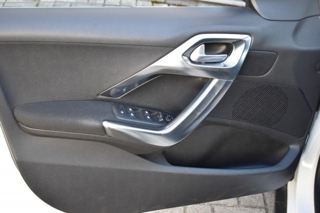 PEUGEOT 2008 1.6 BLUEHDI ALLURE / NAVI / PDC / ALL SEASON, Grouwstra Auto`s, Deventer