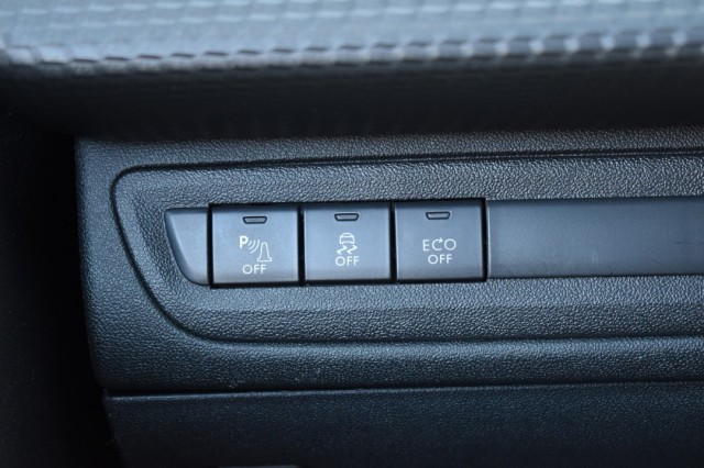 PEUGEOT 2008 1.6 BLUEHDI ALLURE / NAVI / PDC / ALL SEASON, Grouwstra Auto`s, Deventer