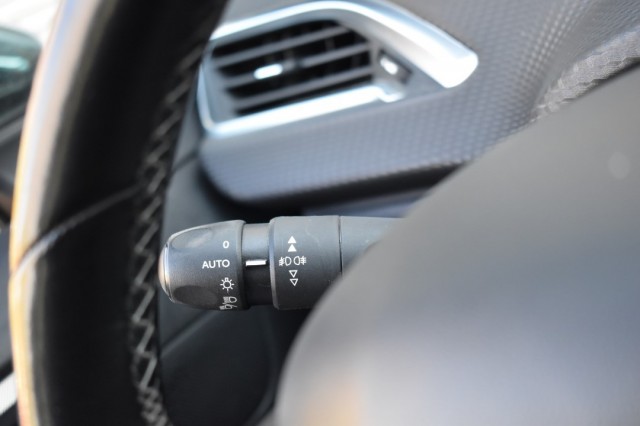 PEUGEOT 2008 1.6 BLUEHDI ALLURE / NAVI / PDC / ALL SEASON, Grouwstra Auto`s, Deventer