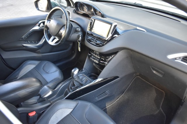 PEUGEOT 2008 1.6 BLUEHDI ALLURE / NAVI / PDC / ALL SEASON, Grouwstra Auto`s, Deventer