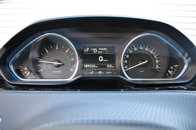 PEUGEOT 2008 1.6 BLUEHDI ALLURE / NAVI / PDC / ALL SEASON, Grouwstra Auto`s, Deventer